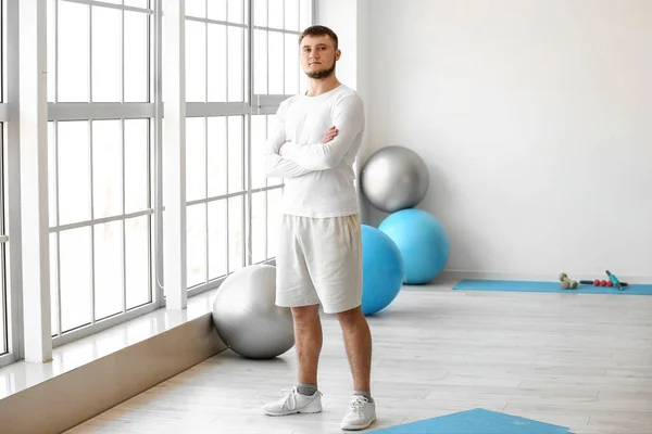 Male Physiotherapist Rehabilitation Center — Stock Photo, Image