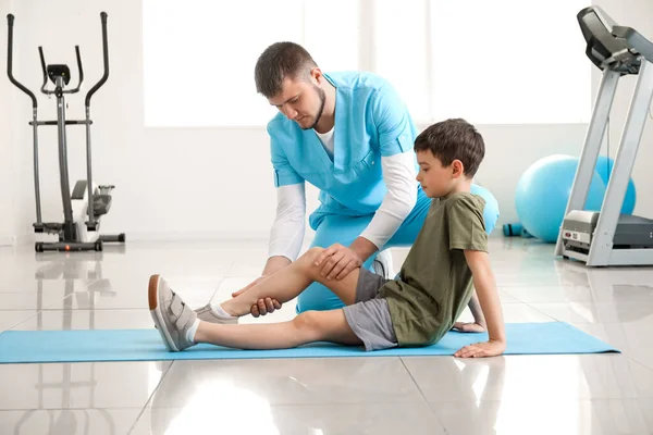Physiotherapist Working Boy Rehabilitation Center — Stock Photo, Image