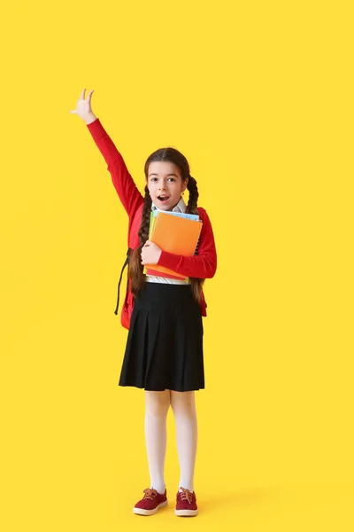 Emocional Menina Escola Fundo Cor — Fotografia de Stock