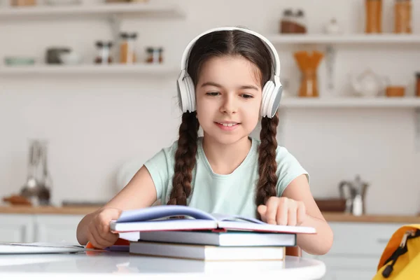 Little Girl Studying Online Home — Stock Photo, Image