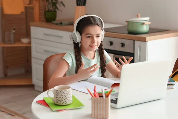 Little Girl Studying Online Home — Stock Photo, Image