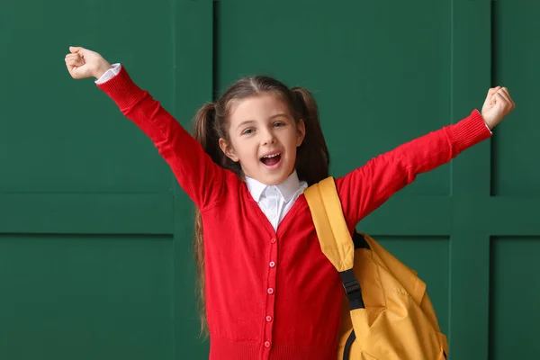 Felice Piccola Ragazza Della Scuola Sfondo Colore — Foto Stock