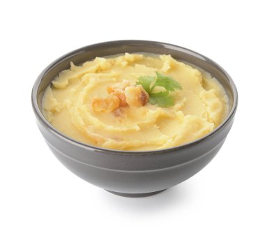 Beyaz arka planda sarımsaklı patates püresi.