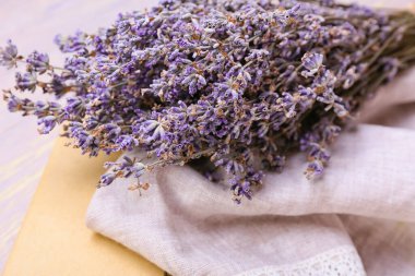 Masada güzel lavanta çiçekleri