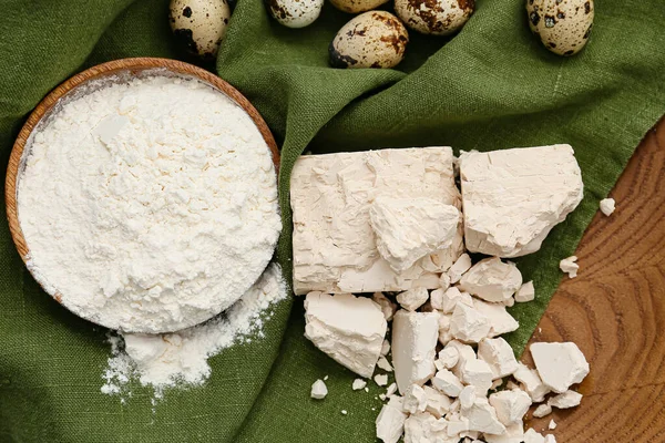 Fresh Yeast Flour Quail Eggs Table — Stock Photo, Image