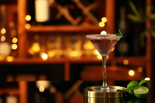 Glas Lekkere Kosmopolitische Cocktail Limoen Tafel Bar — Stockfoto