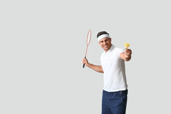 Jogador Badminton Masculino Desportivo Fundo Claro — Fotografia de Stock