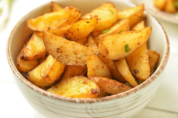 가벼운 배경에 맛있는 감자가 — 스톡 사진