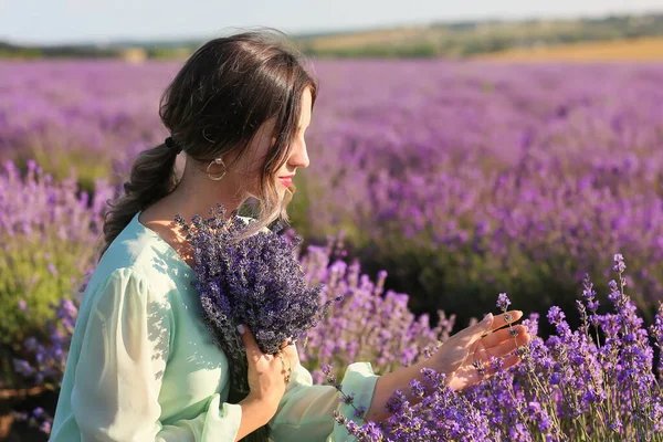 Beautiful Young Woman Lavender Field — Stock Photo, Image