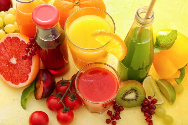 Bottiglie Con Succo Sano Frutta Verdura Sfondo Colori — Foto Stock