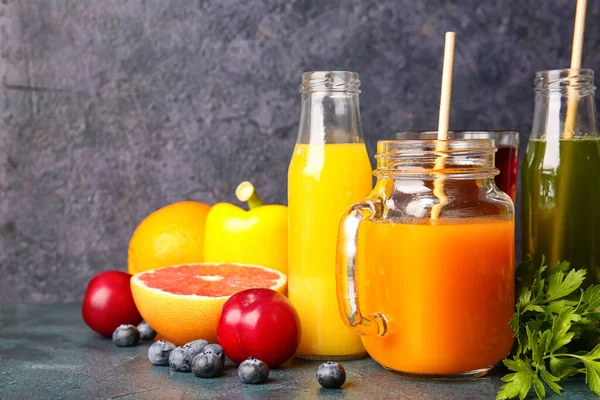 Bottles Healthy Juice Fruits Vegetables Dark Background — Stock Photo, Image