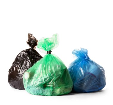 Beyaz arkaplanda çöp torbaları