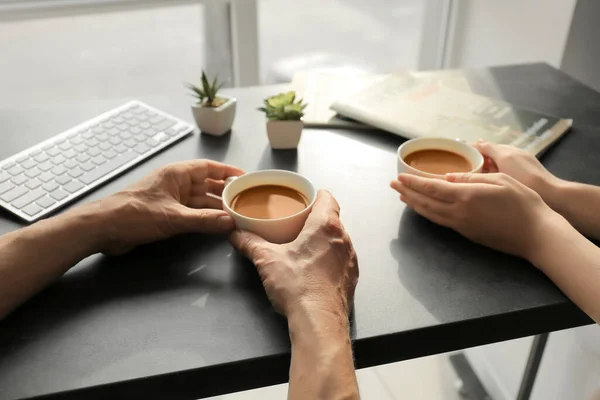 Woman Man Cups Coffee Office — Stock Photo, Image