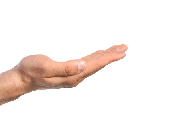 白い背景にコンタクトレンズを持つ男性の手 — ストック写真