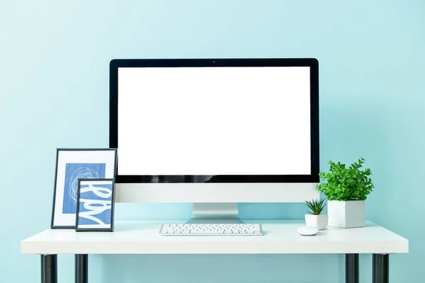 Modern Comfortable Workplace Computer Color Wall — Stock Photo, Image