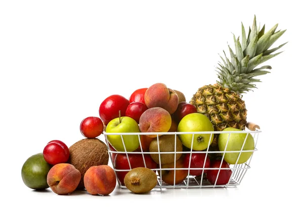 Cesta Com Frutas Frescas Fundo Branco — Fotografia de Stock