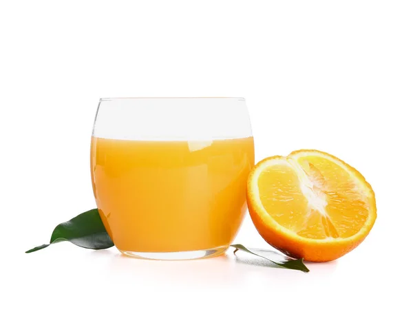 Glas Leckerer Orangensaft Auf Weißem Hintergrund — Stockfoto