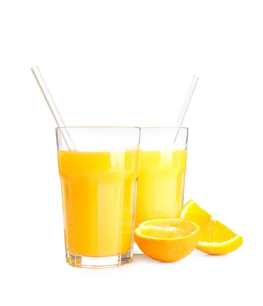 Gläser Mit Leckerem Orangensaft Auf Weißem Hintergrund — Stockfoto