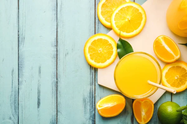 Glass Tasty Orange Juice Color Wooden Background — Stock Photo, Image