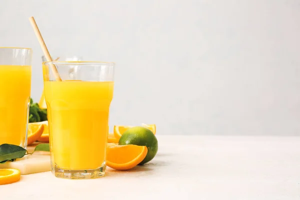 Glass Tasty Orange Juice Light Background Closeup — Stock Photo, Image