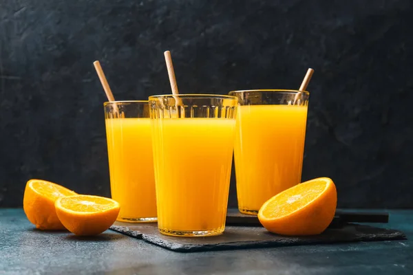 Glasses Tasty Orange Juice Dark Background — Stock Photo, Image