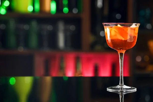 Glas Smakelijke Aperol Spritz Cocktail Tafel — Stockfoto