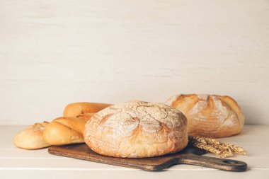 Tablo farklı taze ekmek