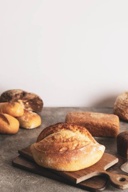 Tablo farklı taze ekmek
