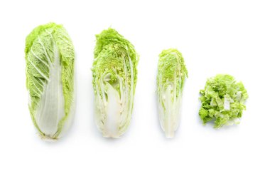 Beyaz arka planda taze Çin lahanası