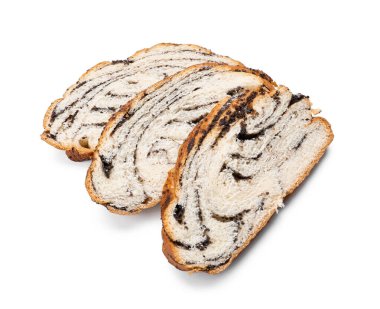 Beyaz arka planda lezzetli haşhaşlı çörek dilimleri