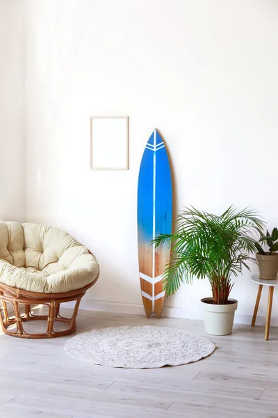 Interior Modern Stylish Room Surfboard Houseplants Armchair — Stock Photo, Image