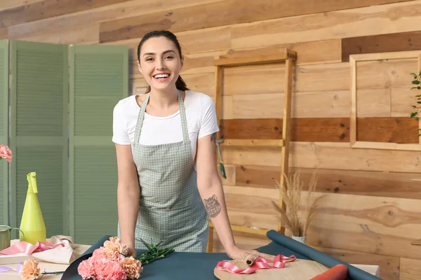 Female Florist Making Bouquet Carnation Flowers Workshop — Stock Photo, Image