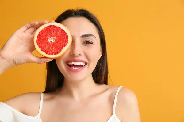 Jovem Com Toranja Suculenta Fundo Cor — Fotografia de Stock