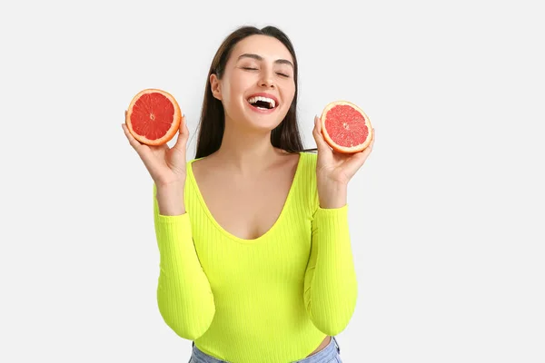 Schöne Frau Mit Grapefruit Auf Weißem Hintergrund — Stockfoto