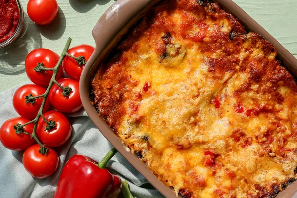 Composizione Con Gustose Lasagne Vegetali Fondo Legno Colori Primo Piano — Foto Stock