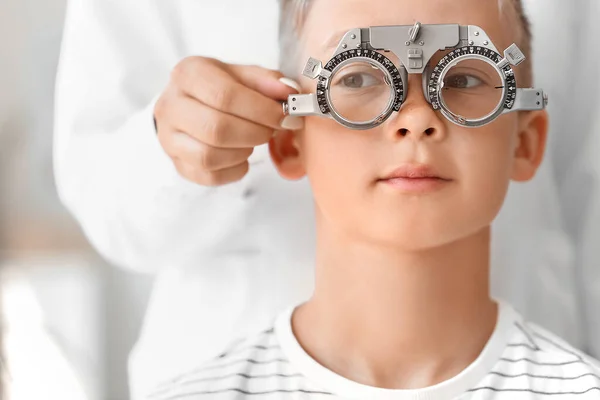 Little Boy Undergoing Eye Test Clinic — Stock Photo, Image