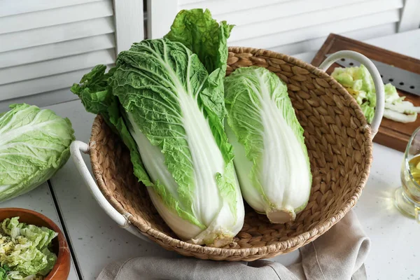 Basket Fresh Chinese Cabbage Table — Stock Photo, Image