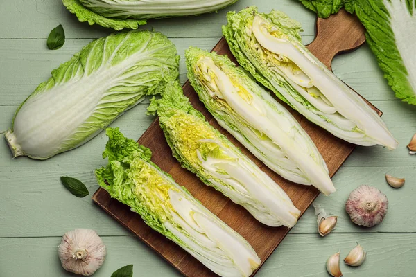 Board Fresh Chinese Cabbage Color Wooden Background — Stock Photo, Image