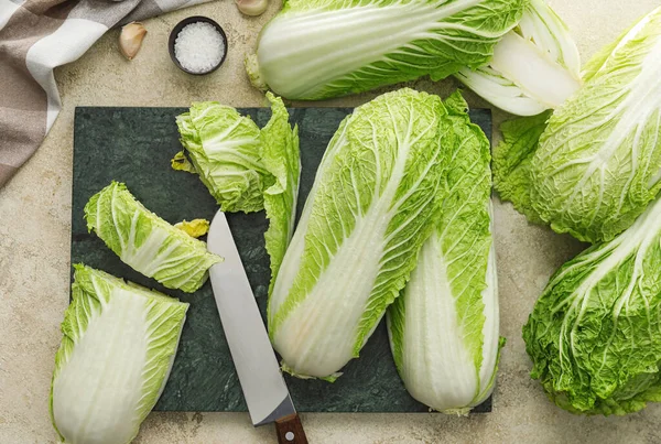 Board Fresh Chinese Cabbage Color Background — Stock Photo, Image