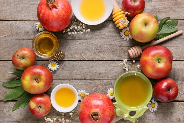 Ramme Laget Honning Med Frukt Trebakgrunn Rosh Hashanah Jødisk Nyttår – stockfoto