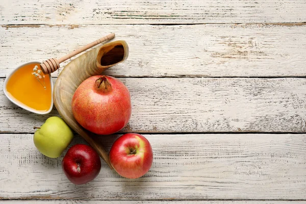 Symbols Rosh Hashanah Jewish New Year White Wooden Background — Stock Photo, Image