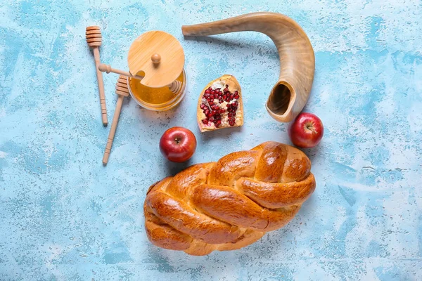 Rosh Hashanah (Yahudi Yeni Yılı) için renk arkaplanı üzerine kompozisyon