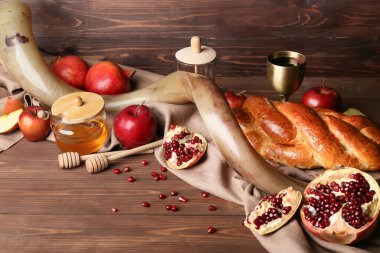 Rosh hashanah (Yahudi Yeni Yılı) için ahşap arka planda kompozisyon