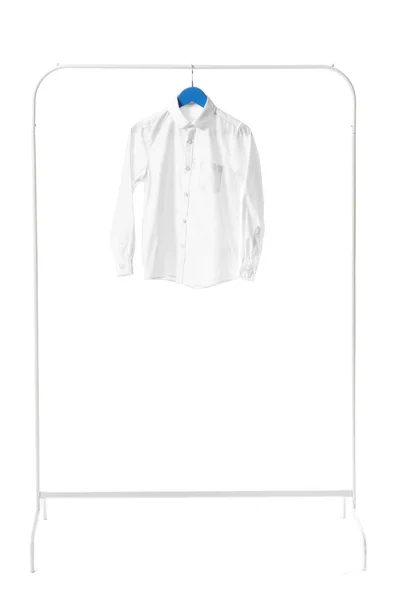 Cremalheira Com Camisa Elegante Fundo Branco — Fotografia de Stock