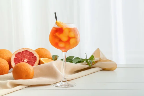 Ποτήρι Aperol Spritz Cocktail Ανοιχτό Ξύλινο Φόντο — Φωτογραφία Αρχείου