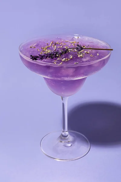 Glass Fresh Cocktail Lavender Color Background — Stock Photo, Image