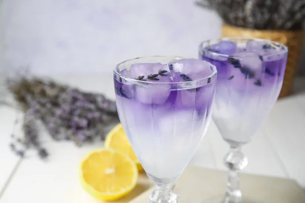 Glasses Fresh Cocktail Lavender Table Closeup — Stock Photo, Image