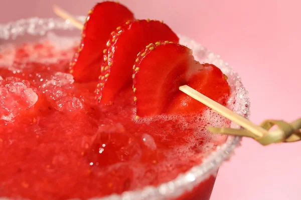 Glass Tasty Strawberry Margarita Color Background Closeup — Stock Photo, Image