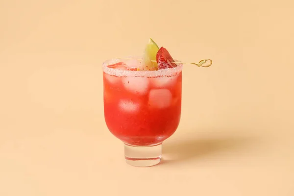Glas Lekkere Aardbeienmargarita Kleur Achtergrond — Stockfoto