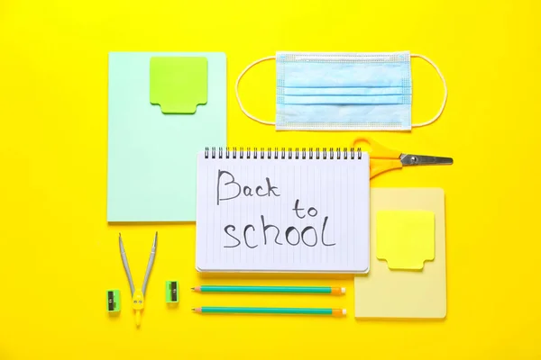 Carnet Avec Texte Retour École Ensemble Papeterie Masque Médical Sur — Photo